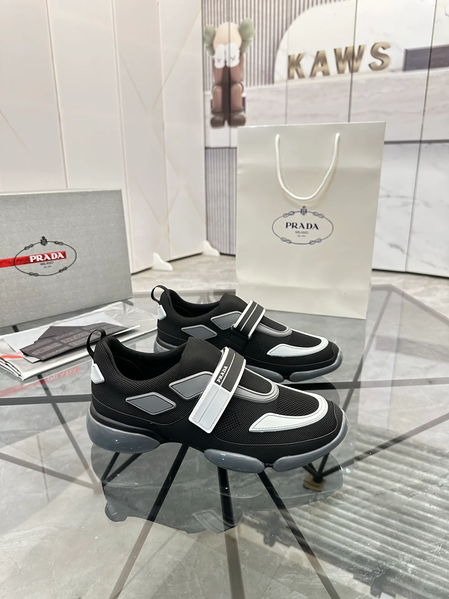 Men's shoes for sale 💰: 💰P500¥ High-end top quality Product trademark: Prada *"Prada*" low-top casual shoes Regular size: 38-45 (can be customized to 46) One size larger Product materials: imported breathable fly weave upper, professional glue-making process, breathable lining, cowhide foot pads, original outsole. No.: 001